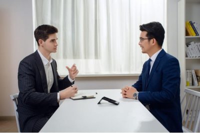 保持距離又貼近心靈,訊飛雙屏翻譯機(jī)讓跨語言溝通更高效